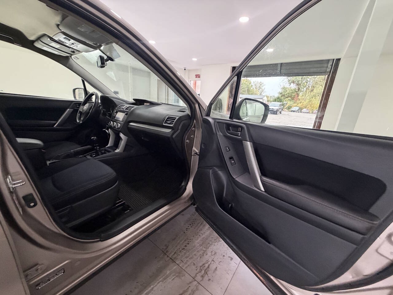 Used 2016 Subaru Forester 2.5i AWD/4WD image 19