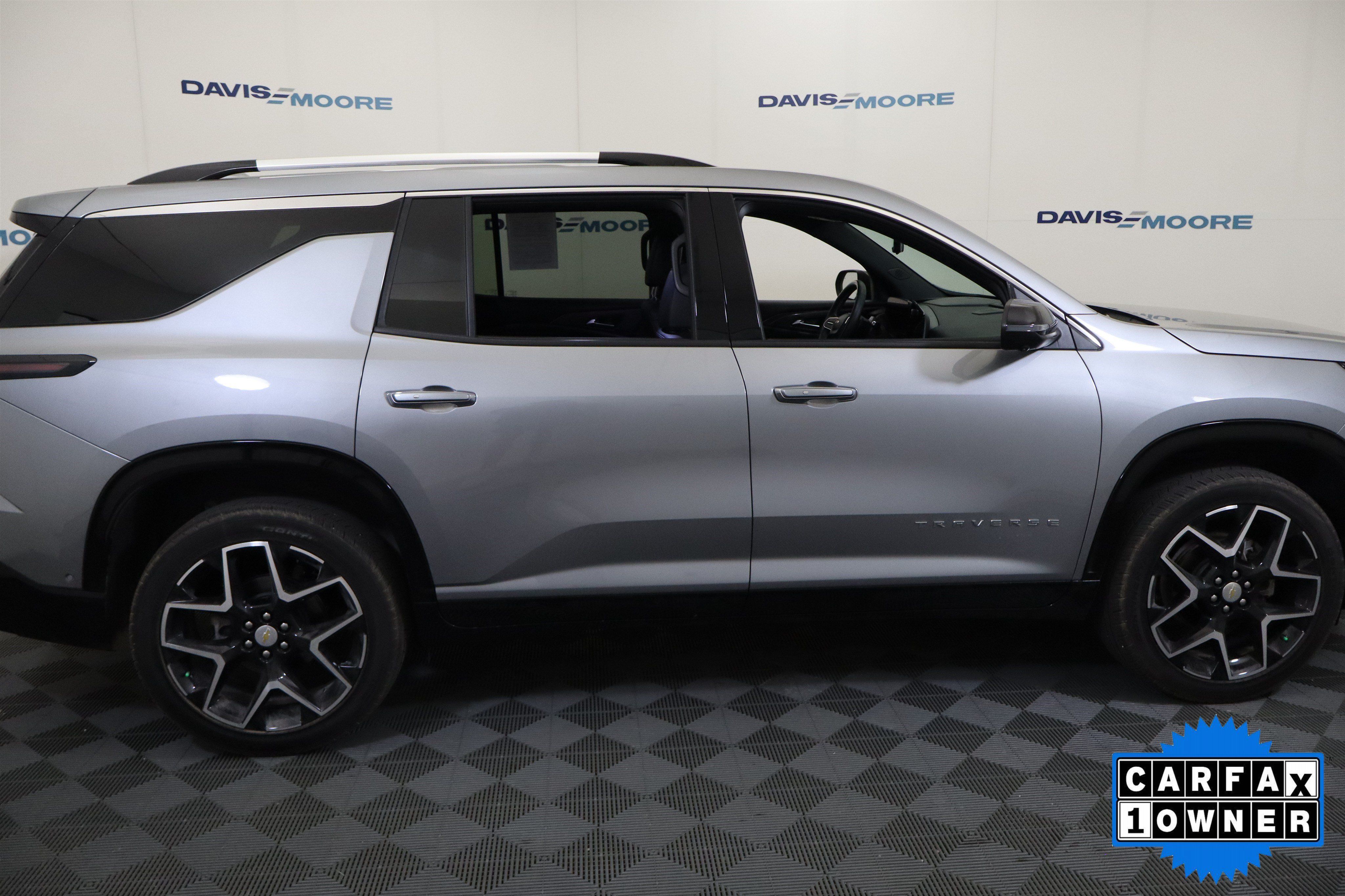 Used 2026 Chevrolet Traverse High Country w/ LPO, Floor Liner Package AWD/4WD image 5