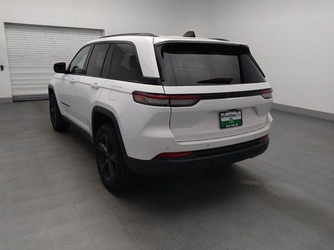 Used 2023 Jeep Grand Cherokee Altitude RWD image 5