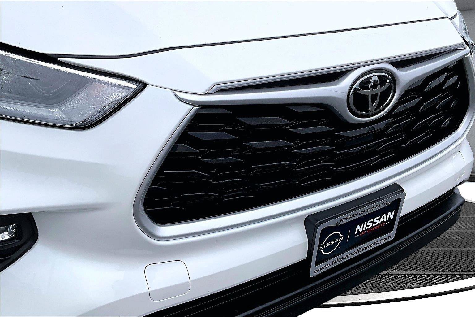 Used 2021 Toyota Highlander XLE AWD/4WD image 34