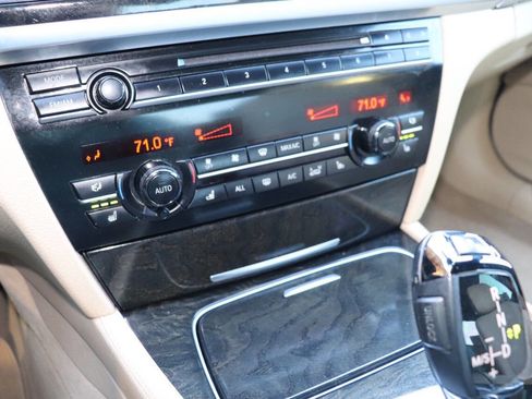 Used 2013 BMW 750Li image 24