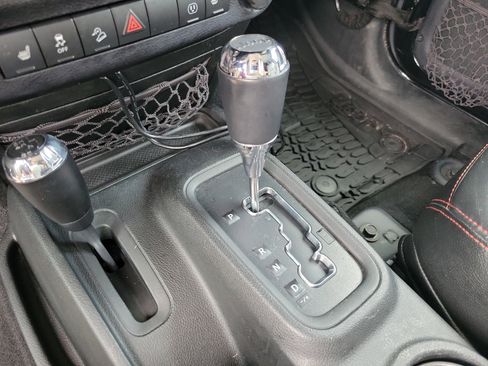 Used 2016 Jeep Wrangler Unlimited Sahara image 12