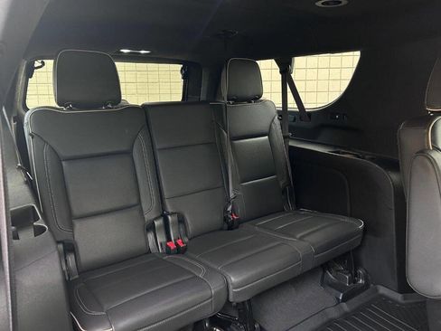Used 2023 Chevrolet Suburban Premier image 13