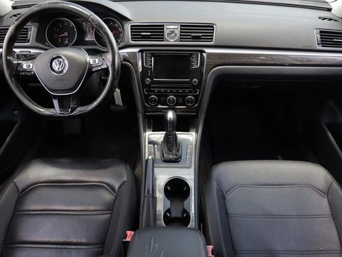 Used 2016 Volkswagen Passat 1.8T SE FWD image 2
