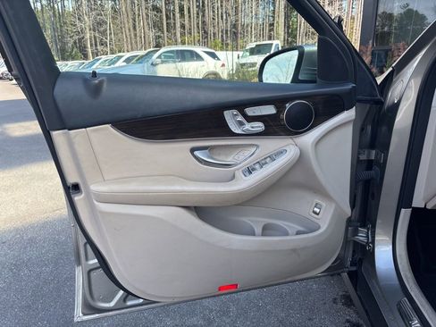 Used 2022 Mercedes-Benz GLC 300 w/ Premium Package Lite image 44