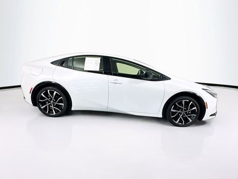 Used 2025 Toyota Prius Plug-In Hybrid FWD image 11