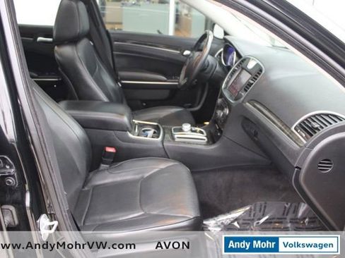 Used 2016 Chrysler 300 C image 19