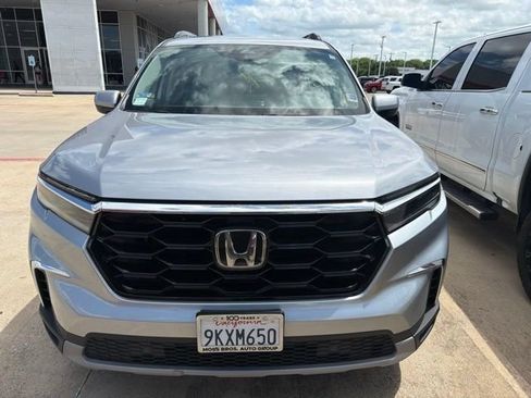 Used 2024 Honda Pilot Touring image 2