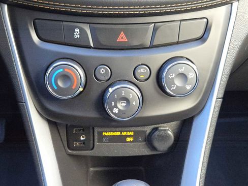 Certified 2022 Chevrolet Trax LT w/ LT Convenience Package image 19