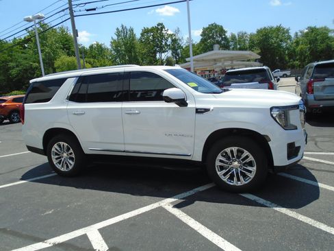 Used 2023 GMC Yukon SLT AWD/4WD image 6