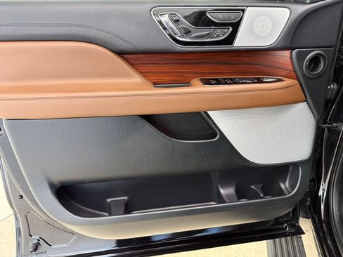 Used 2024 Lincoln Navigator Reserve image 13