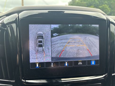 Used 2023 Chevrolet Traverse RS FWD image 20