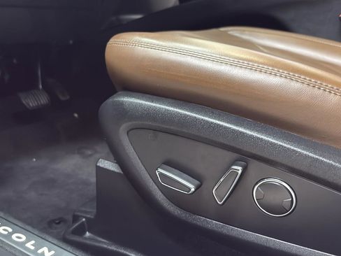 Used 2022 Lincoln Nautilus Reserve w/ Equipment Group 201A image 11