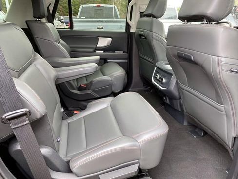 Used 2025 Ford Expedition Active AWD/4WD image 25