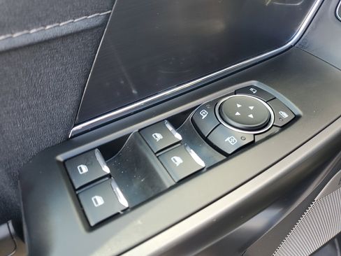 Used 2025 Ford F150 Lariat w/ Equipment Group 501A Mid image 28