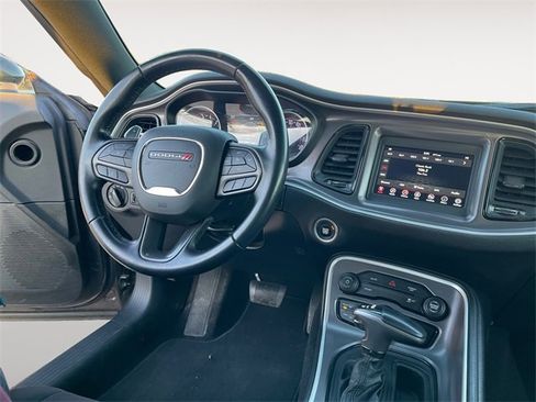Used 2021 Dodge Challenger SXT image 10