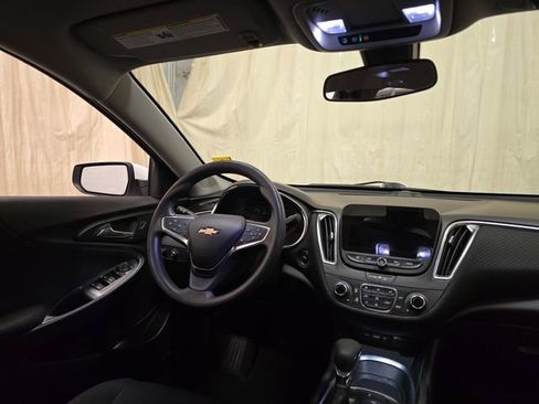 Used 2021 Chevrolet Malibu LT image 36