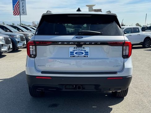 Used 2025 Ford Explorer Active image 5