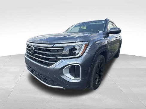 Used 2024 Volkswagen Atlas SE w/ Black Wheel Package FWD image 8