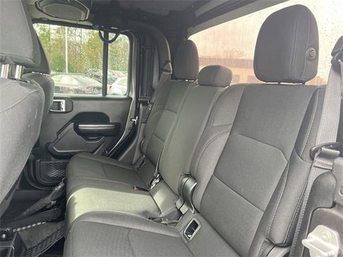 Used 2021 Jeep Gladiator Willys image 22