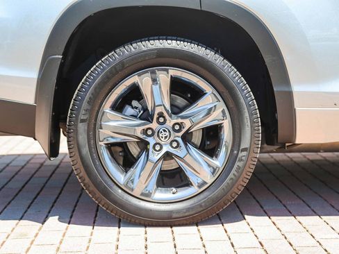 Used 2018 Toyota Highlander Limited Platinum AWD/4WD image 8