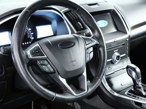 Used 2017 Ford Edge Titanium w/ Equipment Group 301A AWD/4WD image 18