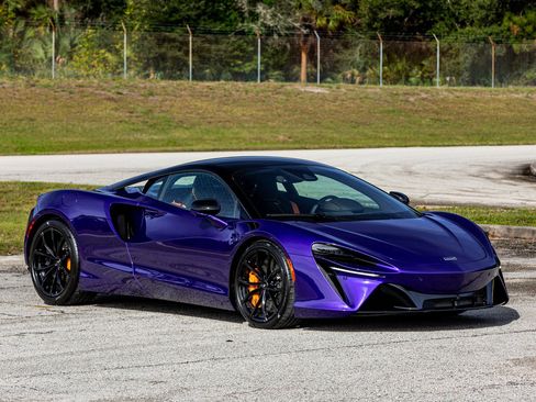 Used 2024 McLaren Artura TechLux image 21