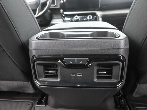 Used 2024 GMC Sierra 1500 AT4 w/ Technology Package AWD/4WD image 12