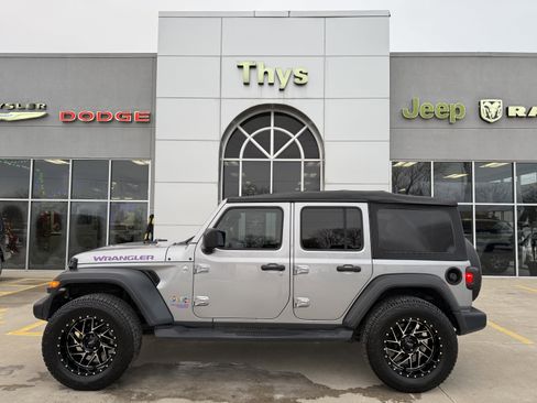 Used 2019 Jeep Wrangler Unlimited Sport image 40