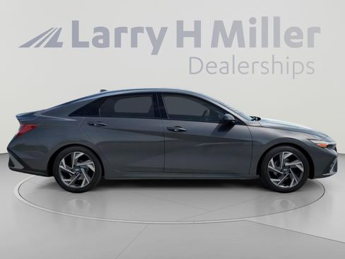 New 2026 Hyundai Elantra SEL Sport FWD image 7