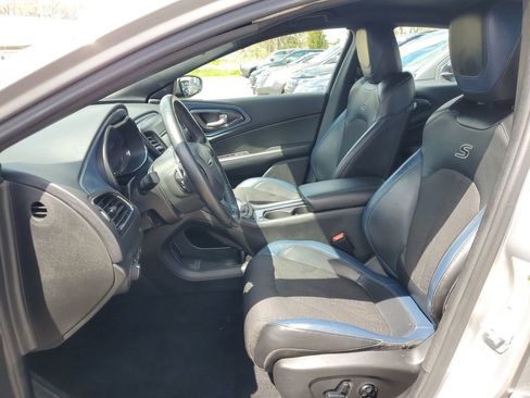 Used 2016 Chrysler 200 S w/ Comfort Group FWD image 8
