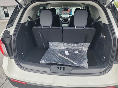 New 2026 Ford Explorer Active RWD image 17
