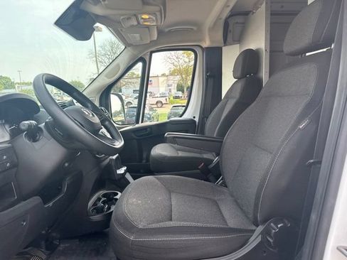 Used 2023 RAM ProMaster 2500 w/ Convenience Group FWD image 3
