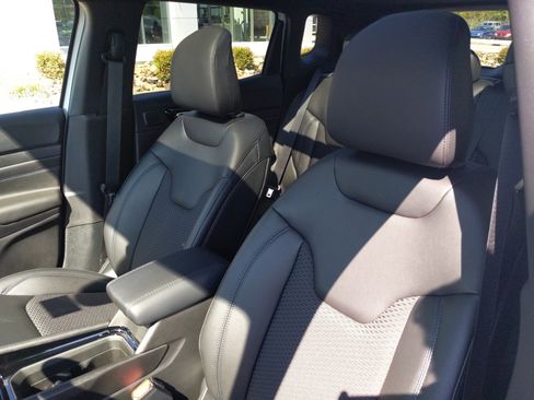 New 2025 Jeep Compass Latitude w/ Sun & Sound Group image 15