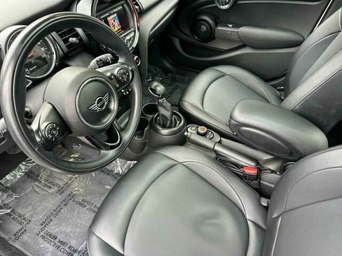 Used 2019 MINI Cooper 4-Door Hardtop w/ Premium Package image 10