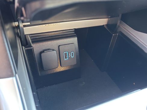 Used 2024 Ford Explorer Limited image 25