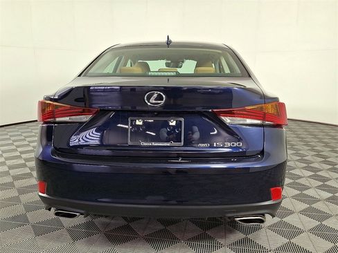 Used 2018 Lexus IS 300 AWD image 8