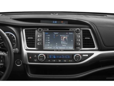 Used 2019 Toyota Highlander XLE AWD/4WD image 10