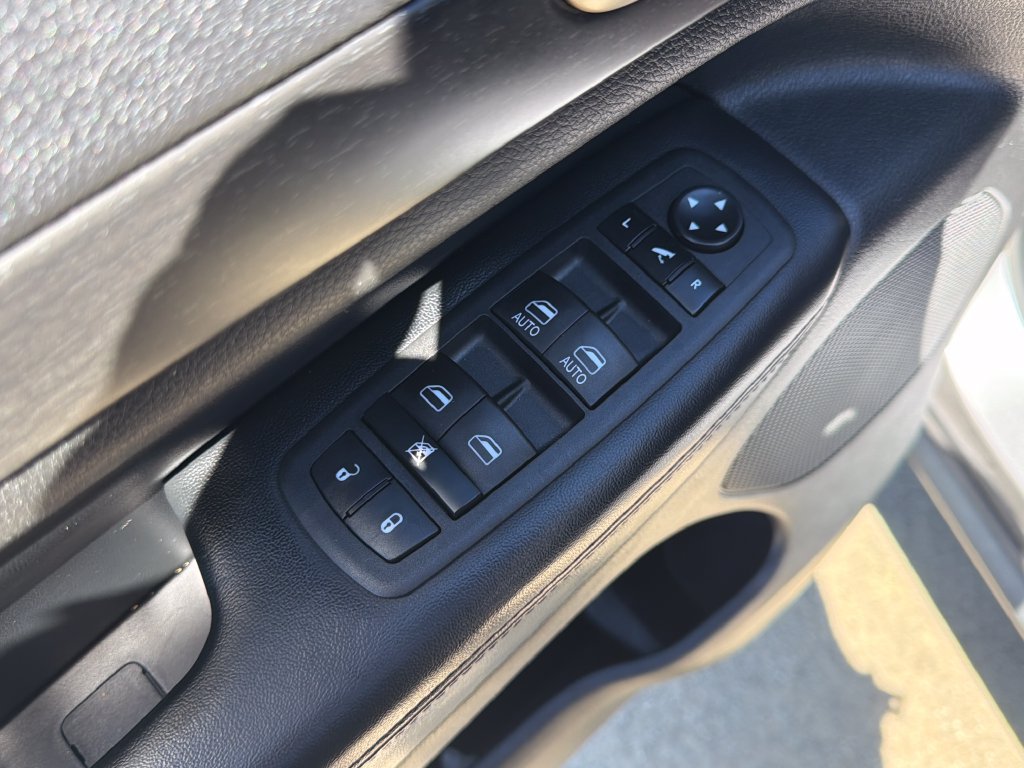 Used 2017 Jeep Grand Cherokee Laredo w/ Quick Order Package 2BE RWD image 17
