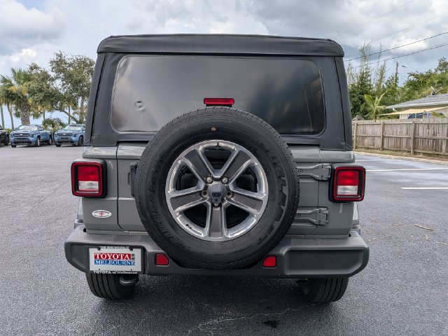 Used 2022 Jeep Wrangler Unlimited Sahara AWD/4WD image 4