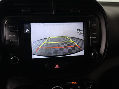 Used 2025 Kia Soul LX w/ LX Technology Package FWD image 6
