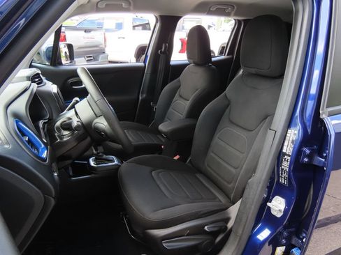Used 2018 Jeep Renegade Latitude w/ UConnect 8.4 Nav Group FWD image 21