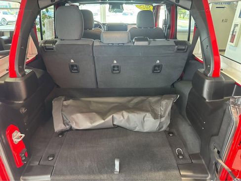 Used 2025 Jeep Wrangler Sahara image 34