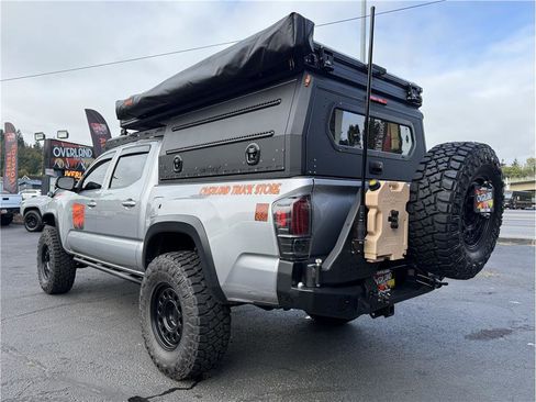 Used 2017 Toyota Tacoma TRD Off-Road w/ Tow Package (A/T) image 9