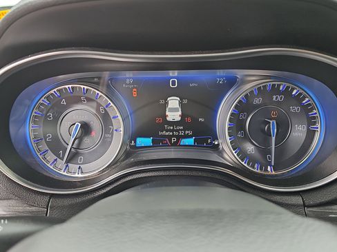 Used 2017 Chrysler 300 Limited image 18