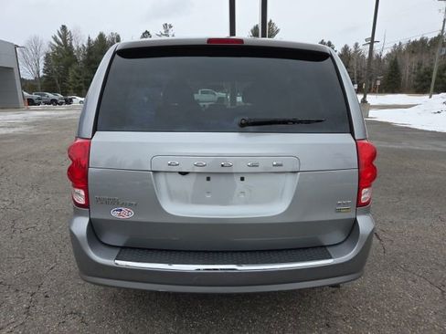 Used 2017 Dodge Grand Caravan SXT image 23