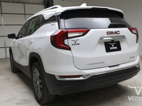 Used 2024 GMC Terrain SLT AWD/4WD image 2