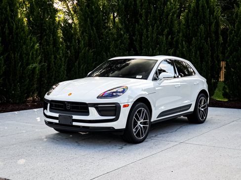 Used 2026 Porsche Macan AWD/4WD image 5