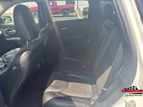 Used 2014 Jeep Cherokee Trailhawk w/ Cold Weather Group AWD/4WD image 23