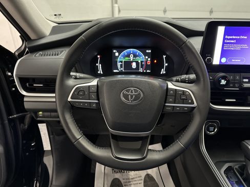 Used 2025 Toyota Grand Highlander AWD image 29